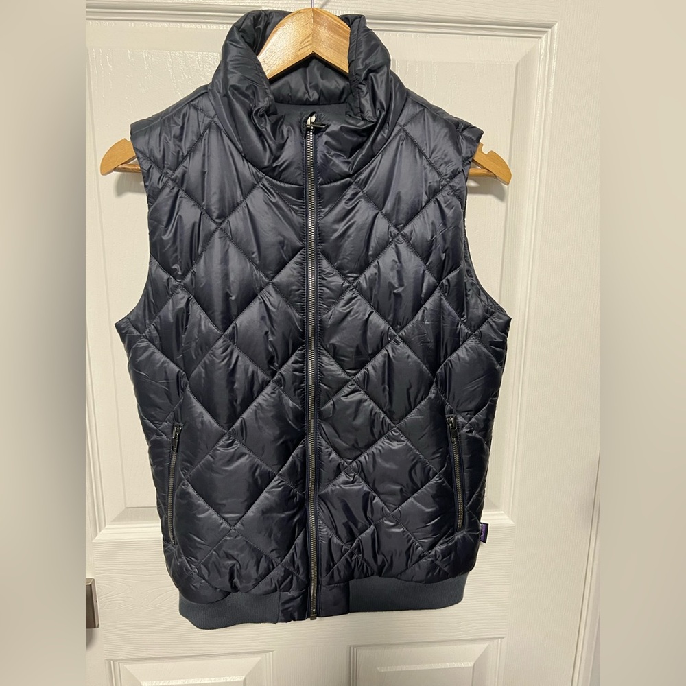 Patagonia vest - like new. Size Small. Blue